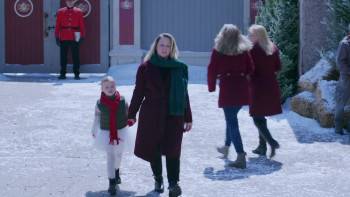Screenshot 3 from A Cinderella Christmas Ball (Full Movie)