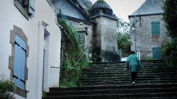 Screenshot 2 from À l'école de l'universel: Germaine Le Goff, l'histoire d'une pionnière (Full Movie)