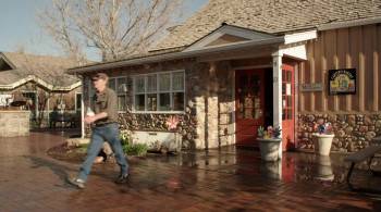 Screenshot 1 from A Magic Christmas (Full Movie)