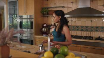 Screenshot 3 from A New Kind of Woman (Full Movie)