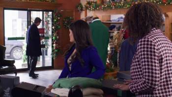 Screenshot 3 from A Royal Date for Christmas (Full Movie)