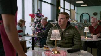 Screenshot 1 from A Sprinkle of Christmas (Full Movie)