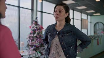 Screenshot 2 from A Sprinkle of Christmas (Full Movie)