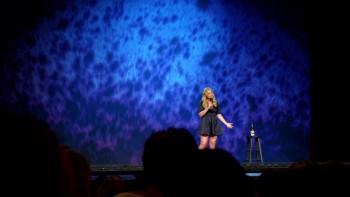 Screenshot 2 from Amy Schumer: Live at the Apollo (Full Movie)