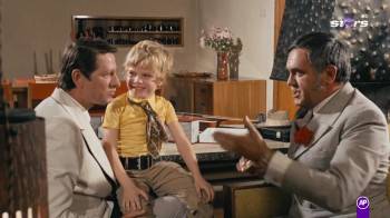 Screenshot 3 from Asta-seara dansam in familie (Full Movie)