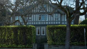 Screenshot 1 from Aurora Teagarden Mysteries: A Lesson in Murder (Full Movie)