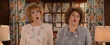 Screenshot 2 from Barb and Star Go to Vista Del Mar (Full Movie)