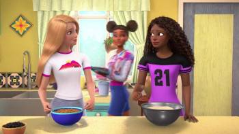 Screenshot 3 from Barbie and Teresa: Recipe for Friendship (Full Movie)