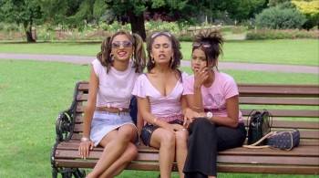 Screenshot 2 from Bend It Like Beckham (Full Movie)