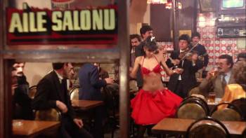 Screenshot 2 from Beyoglu'nun Arka Yakasi (Full Movie)