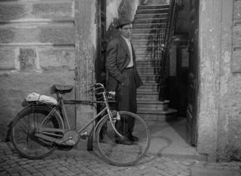Screenshot 1 from Bicycle Thieves (Full Movie)