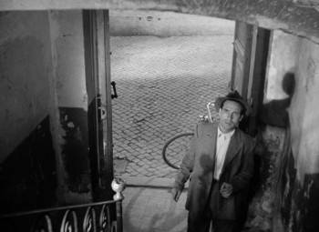 Screenshot 2 from Bicycle Thieves (Full Movie)