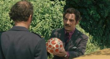 Screenshot 3 from Bread and Chocolate (Full Movie)