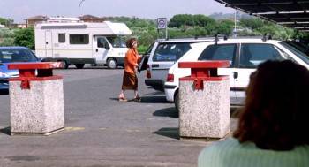 Screenshot 1 from Bread and Tulips (Full Movie)