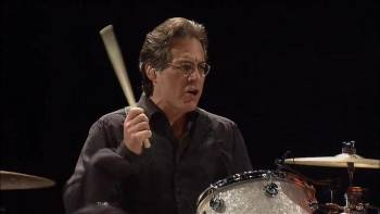 Screenshot 2 from Bruce Springsteen and the E Street Band: Live in New York City (Full Movie)