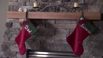 Screenshot 3 from Chasing Christmas (Full Movie)