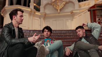 Screenshot 1 from Chasing Happiness (Full Movie)