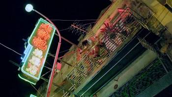 Screenshot 2 from Chicken and Duck Talk (Full Movie)