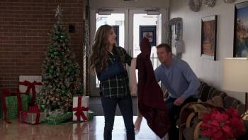 Screenshot 1 from Christmas Wreaths and Ribbons (Full Movie)