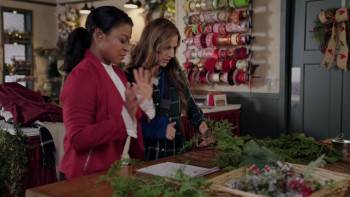 Screenshot 3 from Christmas Wreaths and Ribbons (Full Movie)