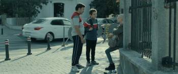 Screenshot 3 from Copacul Dorintelor: Amintiri din Copilarie (Full Movie)