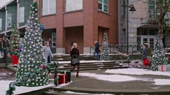 Screenshot 1 from Creating Christmas (Full Movie)