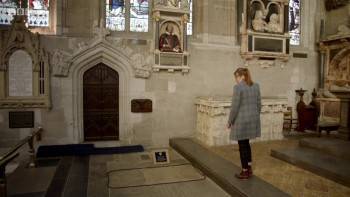 Screenshot 1 from Cunk on Shakespeare (Full Movie)