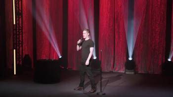 Screenshot 3 from Daniel Sloss: SOCIO (Full Movie)