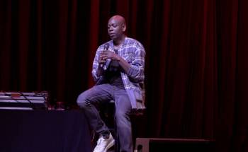 Screenshot 3 from Dave Chappelle Unforgiven (Full Movie)