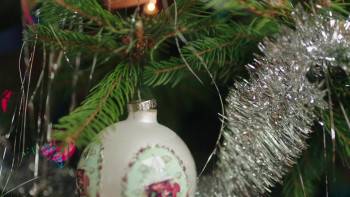 Screenshot 2 from Deck the Halls on Cherry Lane (Full Movie)