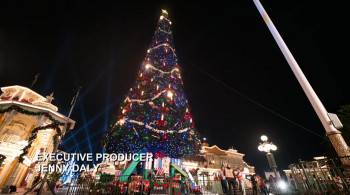 Screenshot 1 from Decorating Disney: Holiday Magic (Full Movie)