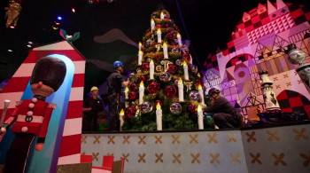 Screenshot 3 from Decorating Disney: Holiday Magic (Full Movie)
