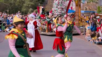 Screenshot 3 from Disney Parks Magical Christmas Day Parade (Full Movie)