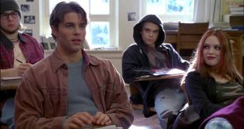 Screenshot 1 from Disturbing Behavior (Full Movie)