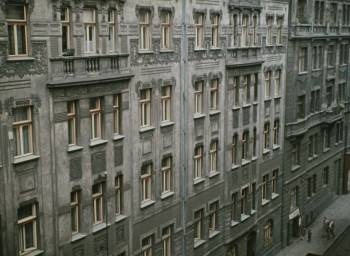 Screenshot 1 from Domy z panelu (Full Movie)