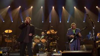 Screenshot 2 from Eagles: The Farewell 1 Tour - Live from Melbourne (Full Movie)