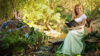 Screenshot 2 from Empire Queen: The Golden Age of Magic (Full Movie)