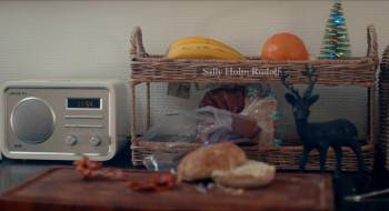 Screenshot 1 from Familien Jul og nissehotellet (Full Movie)