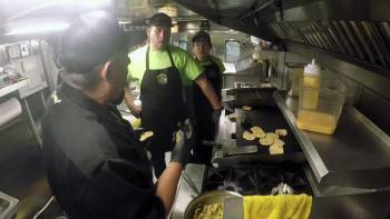 Screenshot 2 from Food Truck Prize Fight (Full Movie)