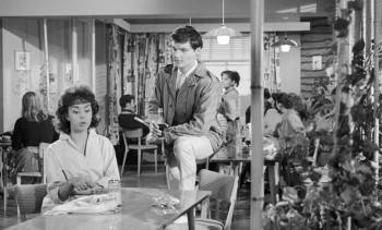 Screenshot 1 from Friends and Neighbours (Full Movie)