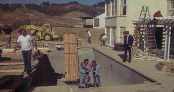 Screenshot 1 from Fun with Dick and Jane (Full Movie)