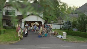 Screenshot 1 from Garage Sale Mystery: All That Glitters (Full Movie)