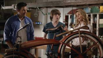 Screenshot 3 from Garage Sale Mystery: All That Glitters (Full Movie)