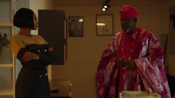 Screenshot 3 from Glamour Girls (Full Movie)