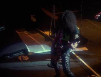 Screenshot 3 from Guns N' Roses: Live in New York (Full Movie)