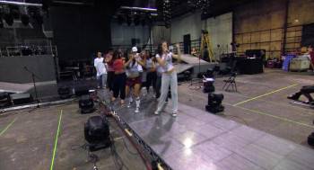 Screenshot 1 from Hannah Montana and Miley Cyrus: Best of Both Worlds Concert (Full Movie)