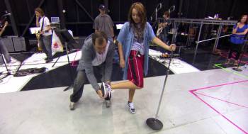 Screenshot 2 from Hannah Montana and Miley Cyrus: Best of Both Worlds Concert (Full Movie)