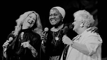 Screenshot 2 from Holly Near: Singing For Our Lives (Full Movie)