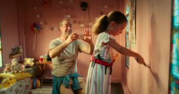 Screenshot 3 from Hotii de Subiecte (Full Movie)