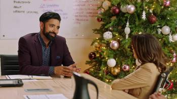 Screenshot 2 from How to Fall in Love by Christmas (Full Movie)
